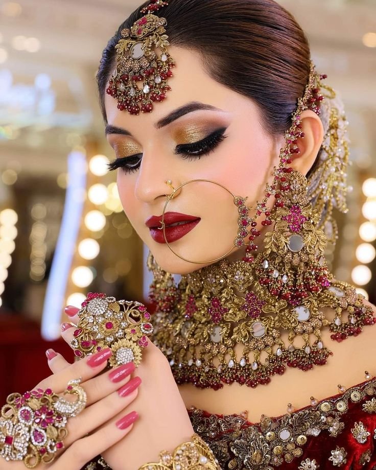 Elegant Bridal Makeup for Brown Eyes